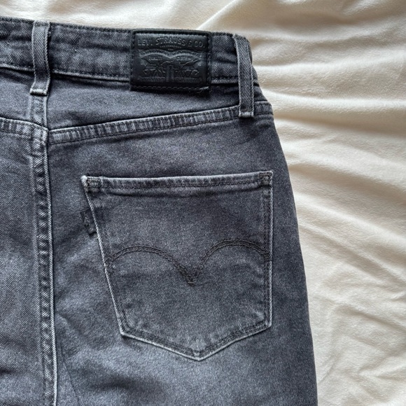 Levi’s 721 High Rise Skinny Jeans - Picture 4 of 7